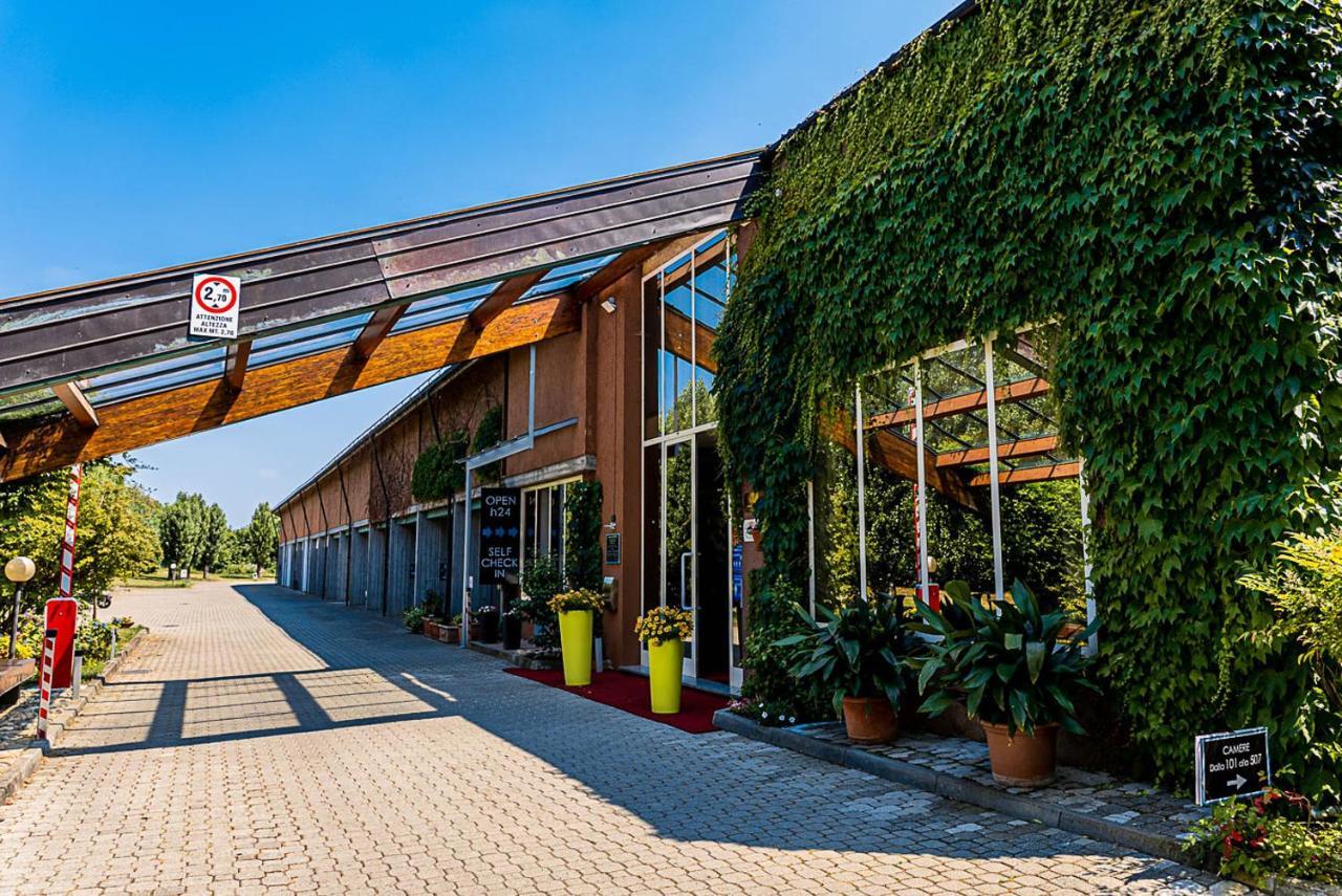 Business Hotel Casale Monferrato Exteriör bild