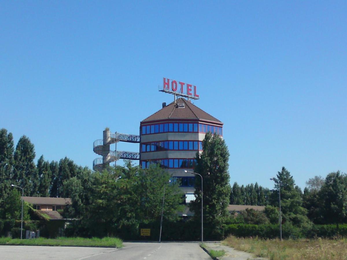 Business Hotel Casale Monferrato Exteriör bild